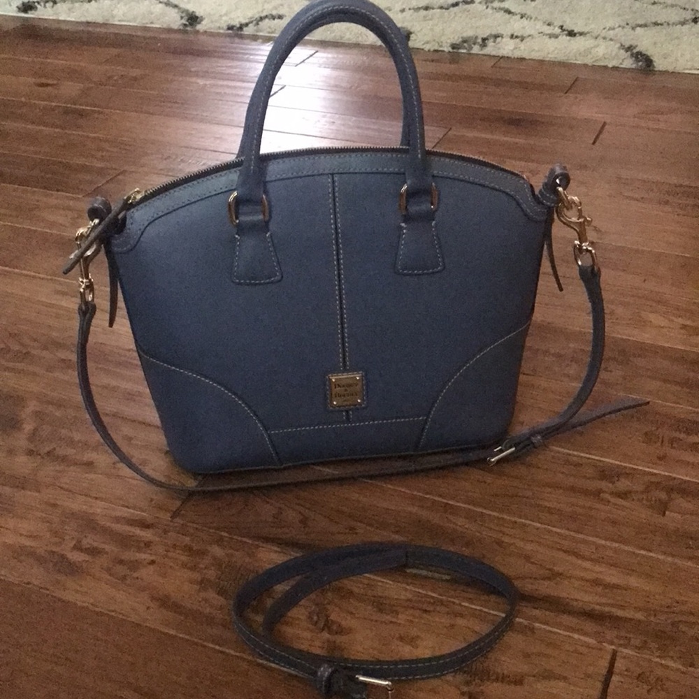 Dooney & Bourke Selleria Domed Satchel in Excellent Condition ‼️